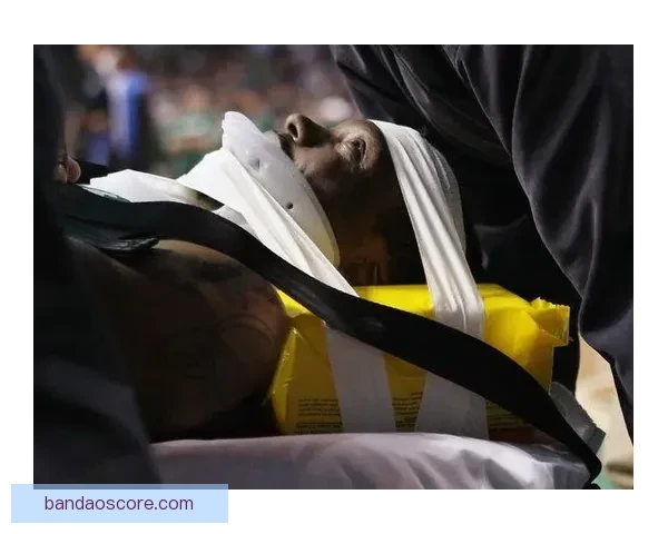 比塔泽恶犯遭驱逐 丹尼尔斯为队友出头吃T 引发场上冲突